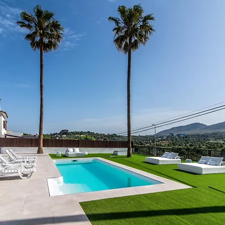 Palm Tree 5 Bdr Pool & Bbq Villa *